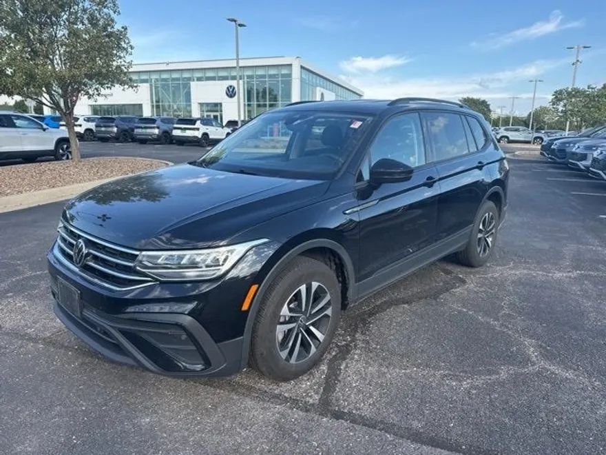 2023 Volkswagen Tiguan S photo 1