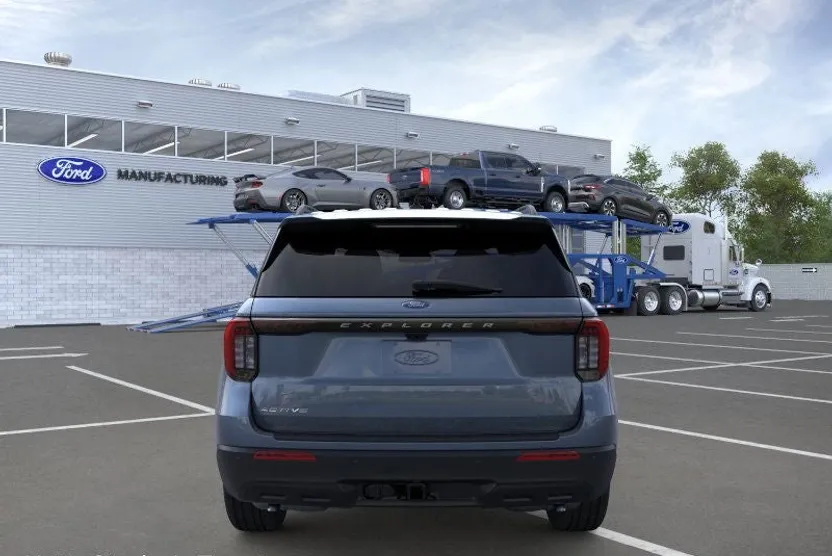 2025 Ford Explorer photo 1