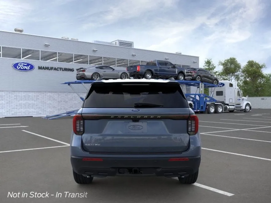 2025 Ford Explorer photo 1