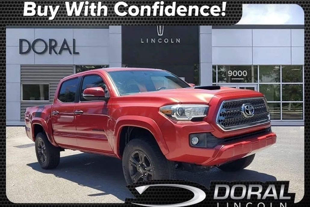 2017 Toyota Tacoma TRD Sport V6 photo 1
