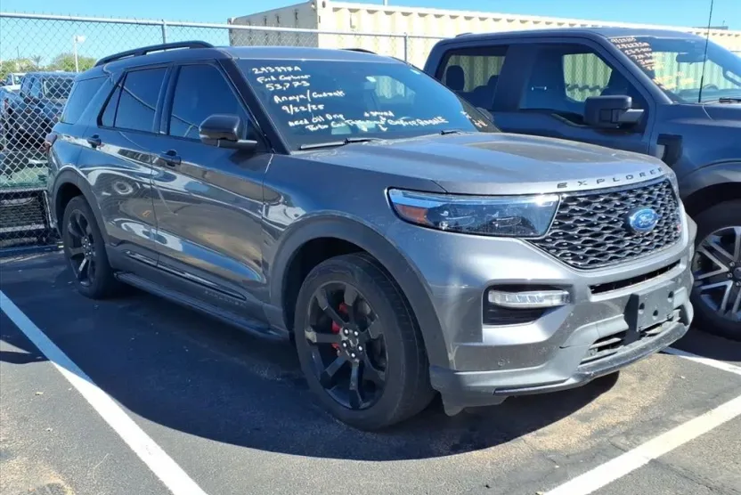 2021 Ford Explorer ST photo 1
