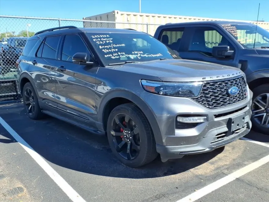 2021 Ford Explorer ST photo 1