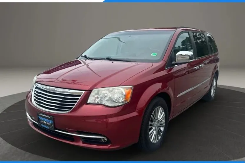 2014 Chrysler Town & Country photo 1