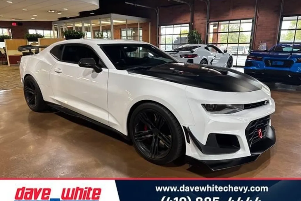 2022 Chevrolet Camaro ZL1 photo 1