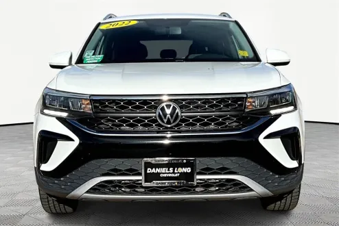 2022 Volkswagen Taos SE photo 3