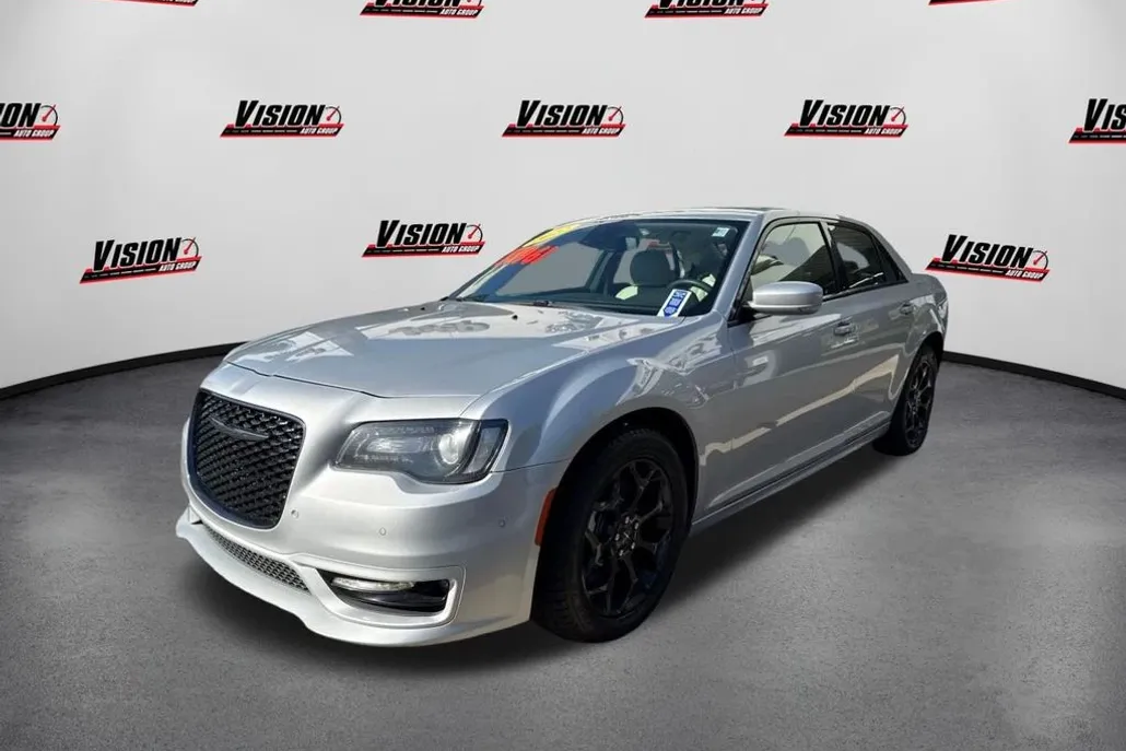 2022 Chrysler 300 Touring photo 1