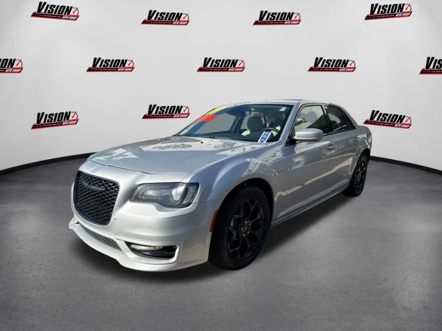 2022 Chrysler 300 Touring photo 1