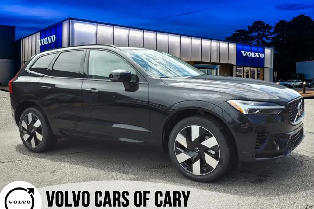 2025 Volvo XC60 Hybrid T8 Plus photo 1