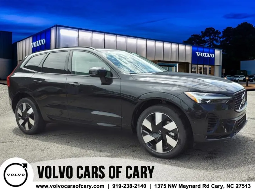 2025 Volvo XC60 Hybrid T8 Plus photo 1