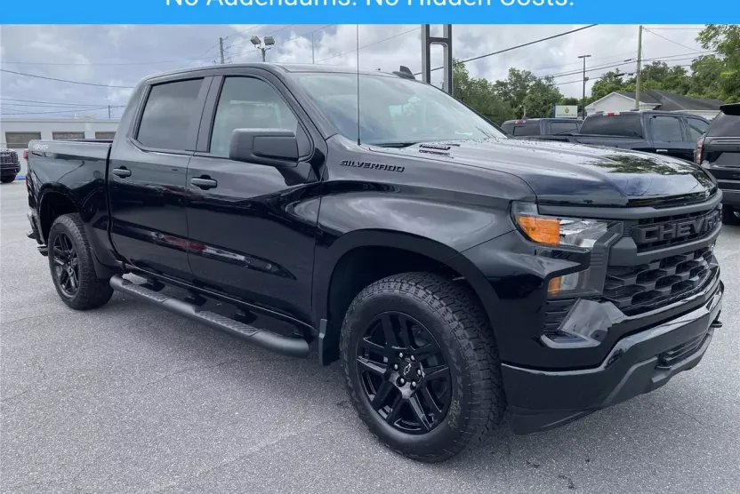 2025 Chevrolet Silverado 1500 Custom photo 1
