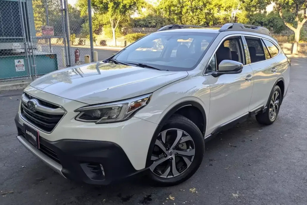 2022 Subaru Outback Touring photo 1