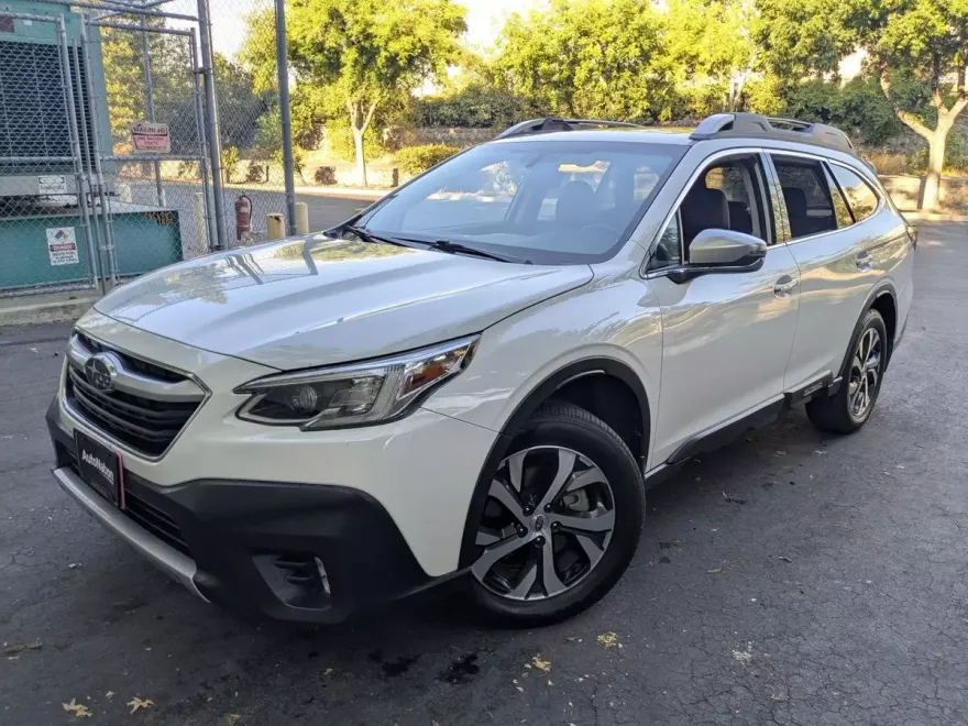 2022 Subaru Outback Touring photo 1