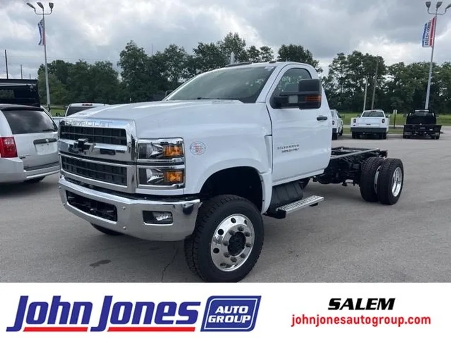 2024 Chevrolet Silverado 5500HD Work Truck photo 1