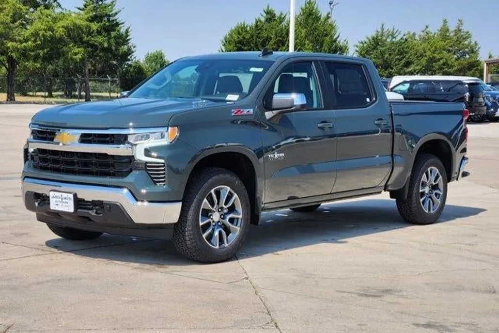 2026 Chevrolet Silverado 1500 LT photo 1