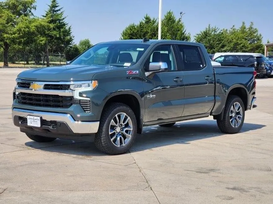 2026 Chevrolet Silverado 1500 LT photo 1