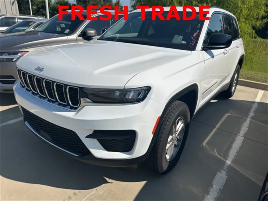 2023 Jeep Grand Cherokee Laredo photo 1