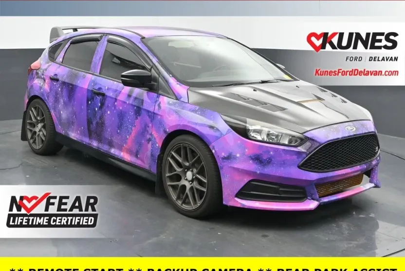 2017 Ford Focus ST photo 1