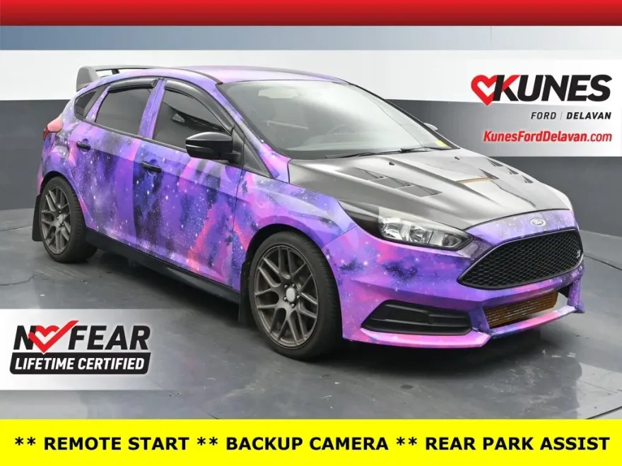 2017 Ford Focus ST photo 1