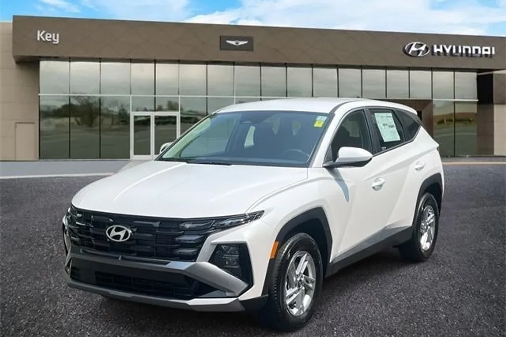 2025 Hyundai Tucson SE photo 1