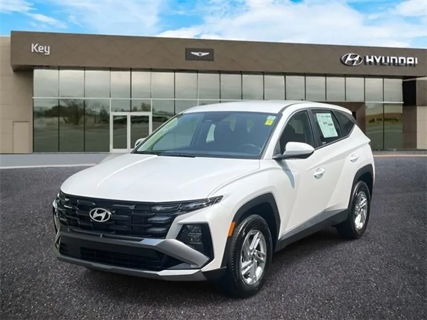 2025 Hyundai Tucson SE photo 1