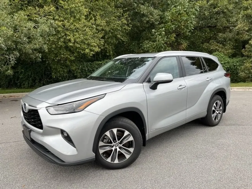 2023 Toyota Highlander Hybrid XLE photo 1