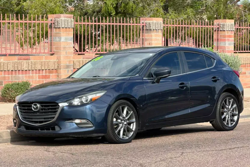 2018 Mazda Mazda3 Touring photo 1