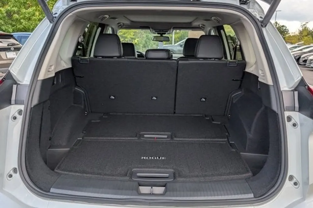 2026 Nissan Rogue Platinum photo 1