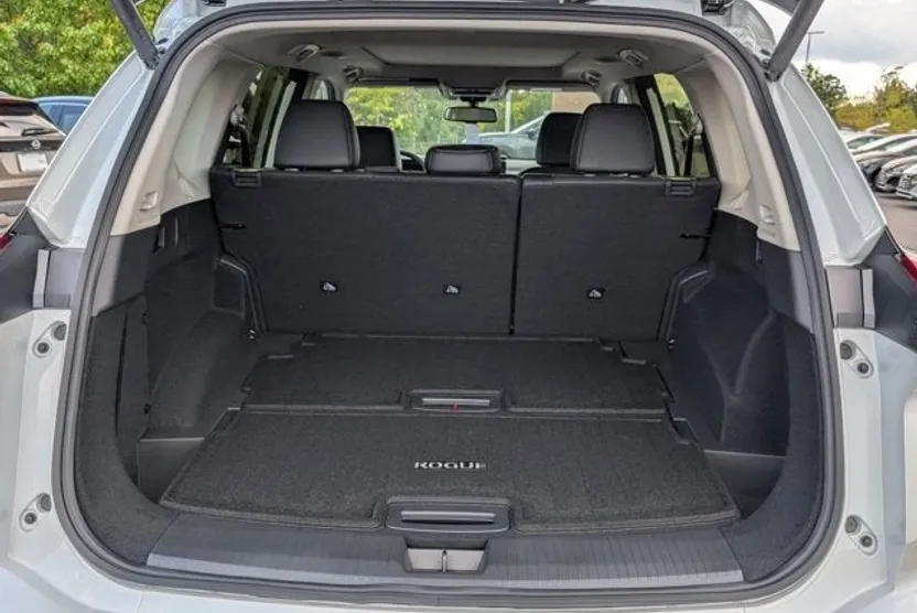 2026 Nissan Rogue Platinum photo 1