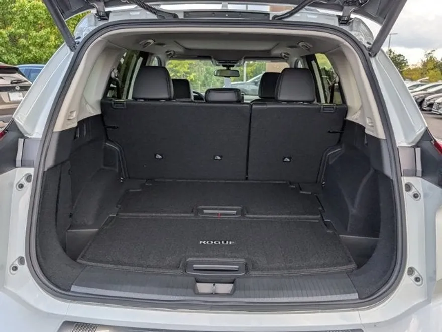 2026 Nissan Rogue Platinum photo 1
