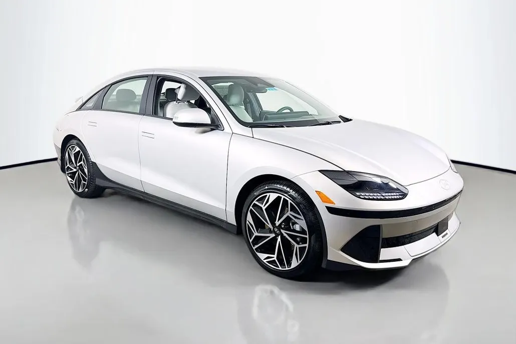 2025 Hyundai Ioniq 6 SEL photo 1