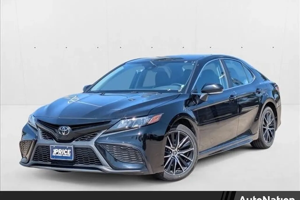 2023 Toyota Camry SE photo 1