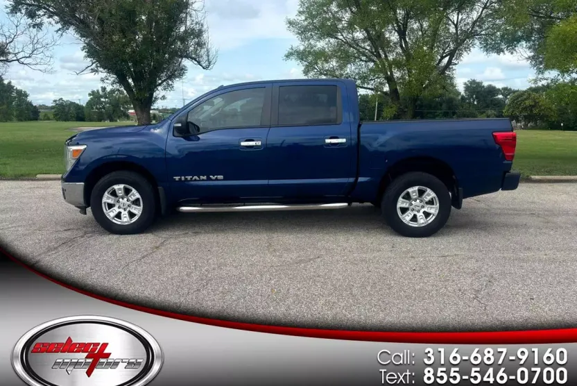 2018 Nissan Titan Crew Cab SV photo 1