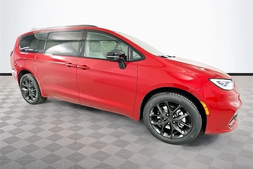 2026 Chrysler Pacifica Limited photo 1