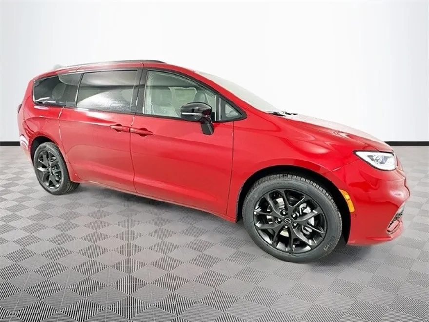 2026 Chrysler Pacifica Limited photo 1