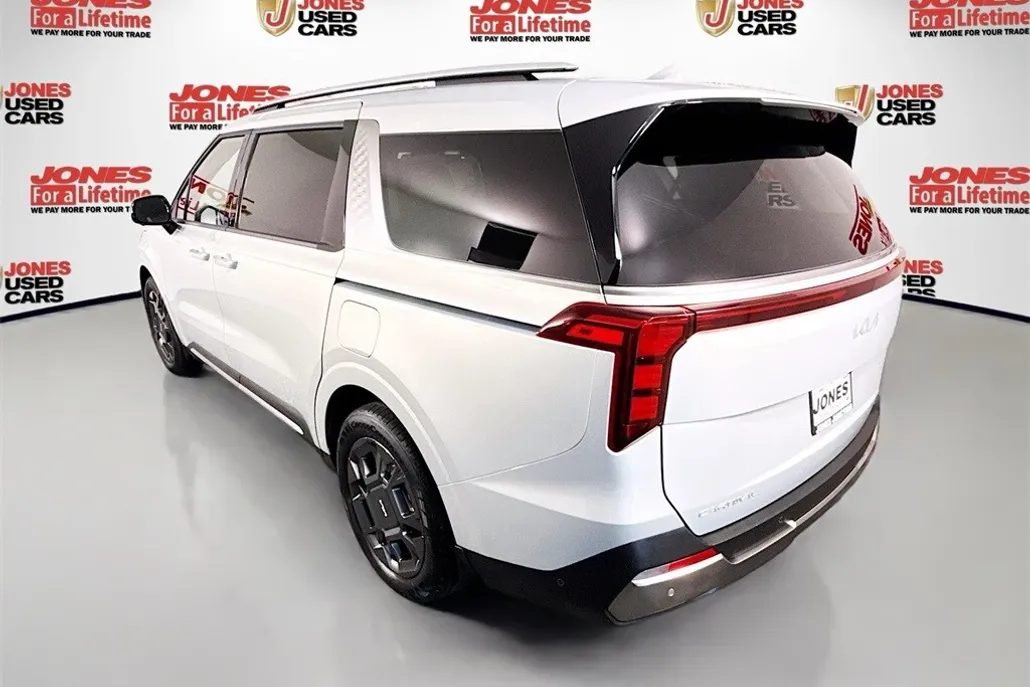 2025 Kia Carnival SX photo 1