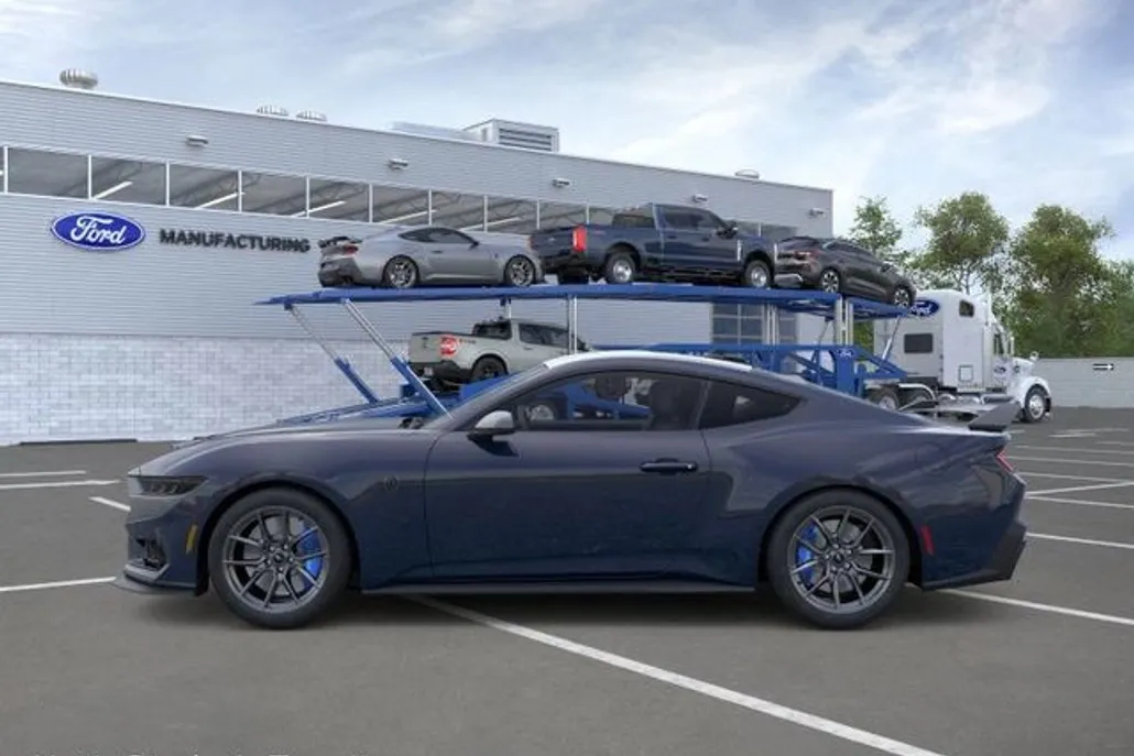 2025 Ford Mustang Dark Horse photo 1