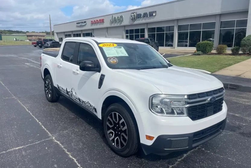 2024 Ford Maverick Lariat photo 1