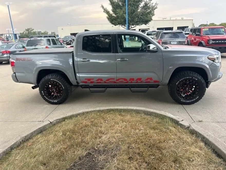 2018 Toyota Tacoma Limited V6 photo 1