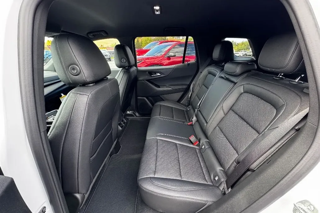 2026 Chevrolet Equinox LT photo 1