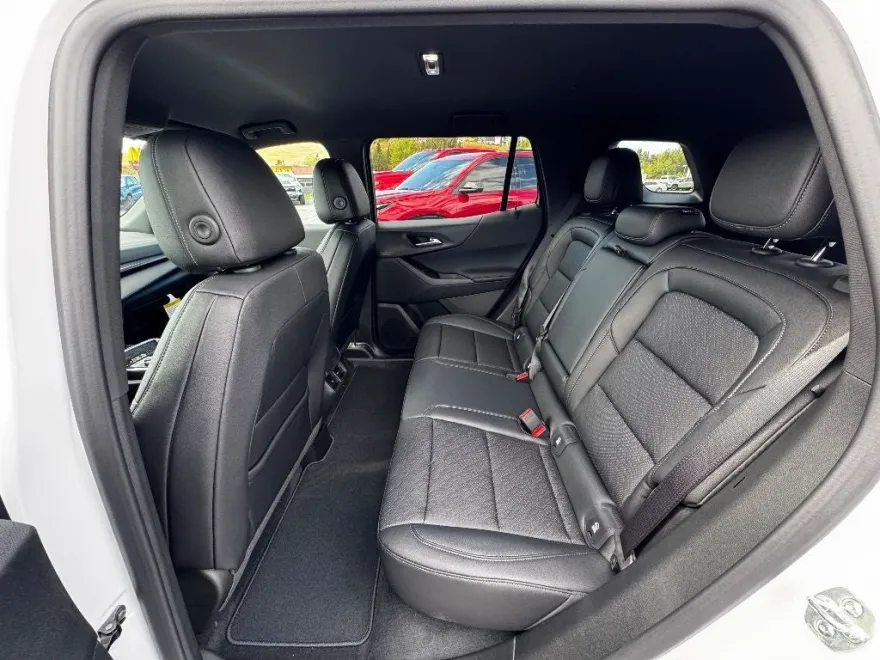2026 Chevrolet Equinox LT photo 1