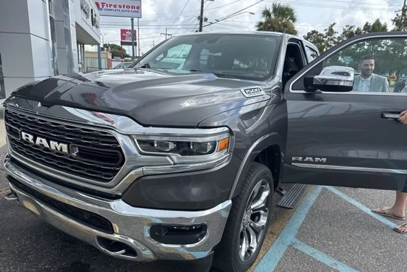 2022 Ram 1500 Limited photo 1
