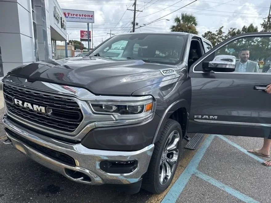 2022 Ram 1500 Limited photo 1