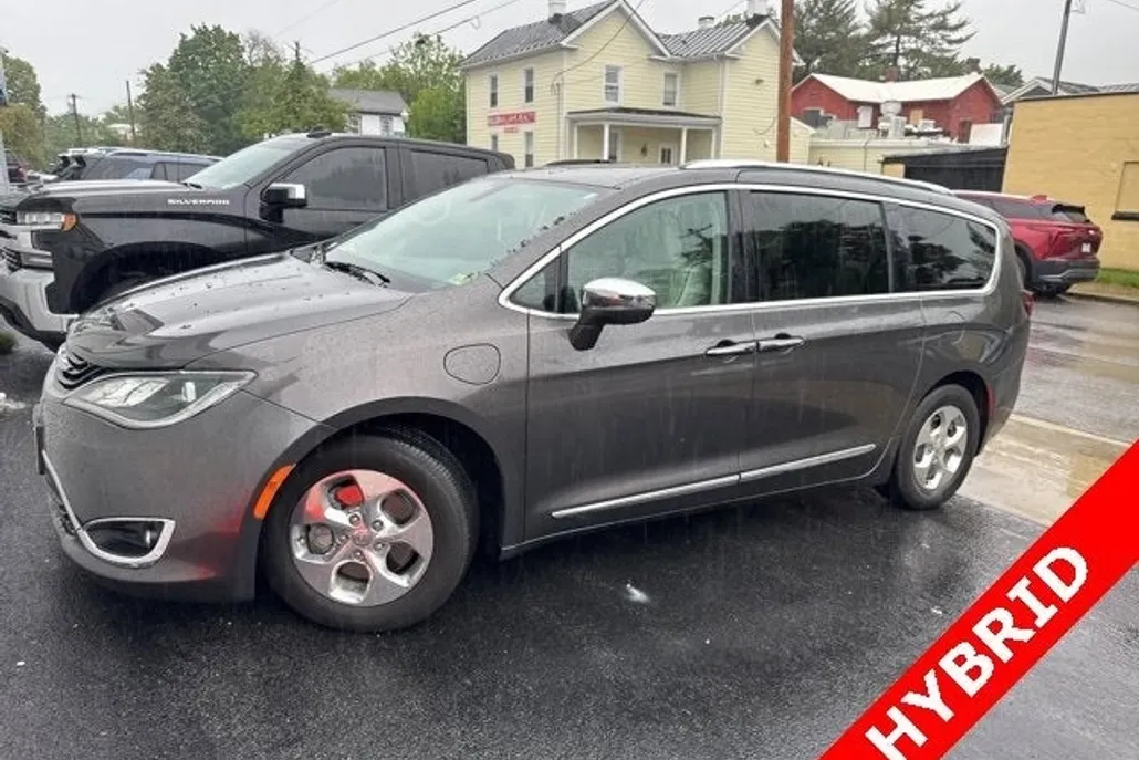 2018 Chrysler Pacifica Hybrid Limited photo 1