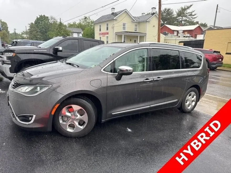 2018 Chrysler Pacifica Hybrid Limited photo 1