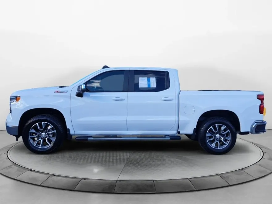 2025 Chevrolet Silverado 1500 LT photo 1