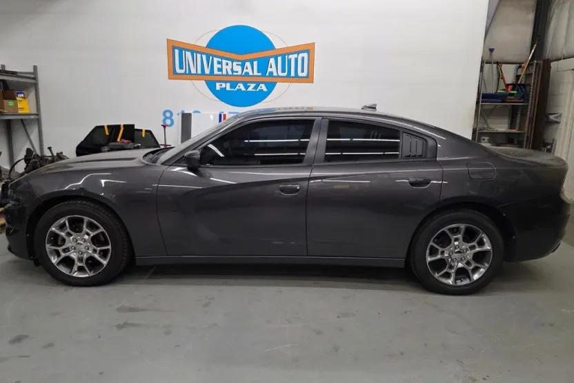 2016 Dodge Charger SXT photo 1