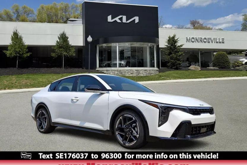 2025 Kia K4 GT-Line photo 1