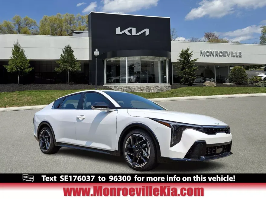 2025 Kia K4 GT-Line photo 1