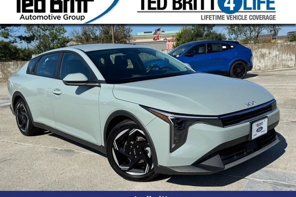 2025 Kia K4 EX photo 1