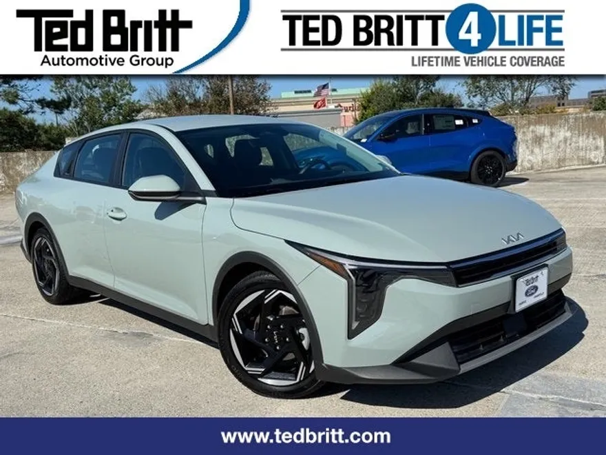 2025 Kia K4 EX photo 1